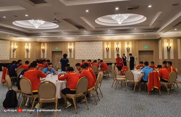 Toàn đội ăn sáng tại khách sạn. Ảnh: VFF Toàn đội ăn sáng tại khách sạn. Ảnh: VFF