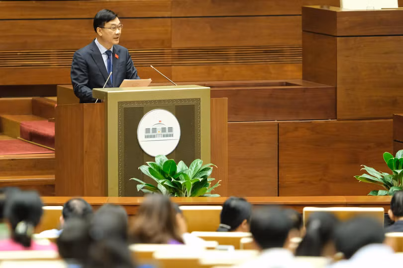 Ủy viên Ủy ban Thường vụ Quốc hội, Chủ nhiệm Ủy ban Kinh tế của Quốc hội Vũ Hồng Thanh trình bày báo cáo của Đoàn giám sát của Quốc hội về việc thực hiện chính sách, pháp luật về công tác quy hoạch kể từ khi Luật Quy hoạch có hiệu lực thi hành.