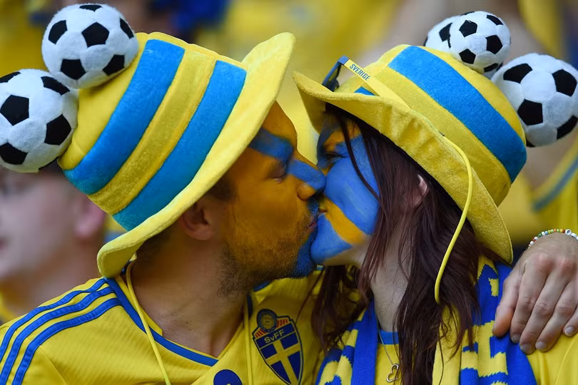 1001 kiểu nụ hôn tại Euro 2016 ảnh 10 1001 kiểu nụ hôn tại Euro 2016 ảnh 10