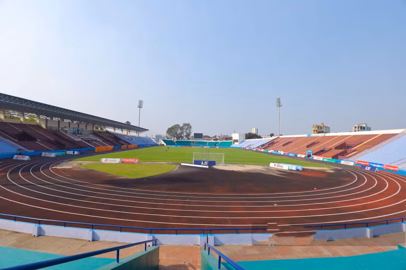Để bảo đảm an ninh, 8 camera 360 độ với độ zoom lên tới 200m đã được lắp đặt mới chung quanh Sân vận động. 30 camera ở khu vực các cửa ra vào. Toàn bộ tín hiệu sẽ được kiểm soát tại phòng an ninh. Từ đây, Ban tổ chức có thể kiểm soát toàn bộ diễn biến trong suốt thời gian trận đấu diễn ra. (ảnh: báo Thanh Niên) Để bảo đảm an ninh, 8 camera 360 độ với độ zoom lên tới 200m đã được lắp đặt mới chung quanh Sân vận động. 30 camera ở khu vực các cửa ra vào. Toàn bộ tín hiệu sẽ được kiểm soát tại phòng an ninh. Từ đây, Ban tổ chức có thể kiểm soát toàn bộ diễn biến trong suốt thời gian trận đấu diễn ra. (ảnh: báo Thanh Niên)