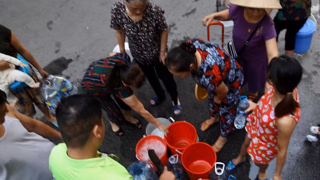 Hà Nội khuyến cáo người dân không sử dụng nguồn nước sông Đà.