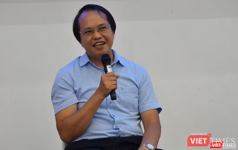 Không chỉ đưa ra lời khuyên cho thí sinh, PGS.TS Khánh cho rằng mỗi trường cũng cần phải tự nâng dần chất lượng đào tạo. Không chỉ đưa ra lời khuyên cho thí sinh, PGS.TS Khánh cho rằng mỗi trường cũng cần phải tự nâng dần chất lượng đào tạo.