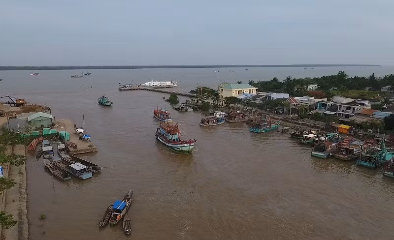 Toàn bộ 1.198 tàu thuyền, trong đó có 350 tàu đánh bắt xa bờ của Sóc Trăng đã kết nối được liên lạc và vào các khu vực trú ẩn an toàn như Côn Đảo – Vũng Tàu, những tàu đánh bắt gần bờ vào khu vực Mỏ Ó, Bãi Giá, cảng cá Trần Đề trú ẩn. 
