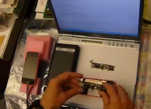 Hiện Apple vẫn chưa đưa ra bình luận nào về nghiên cứu của tiến sĩ Skorobogatov.