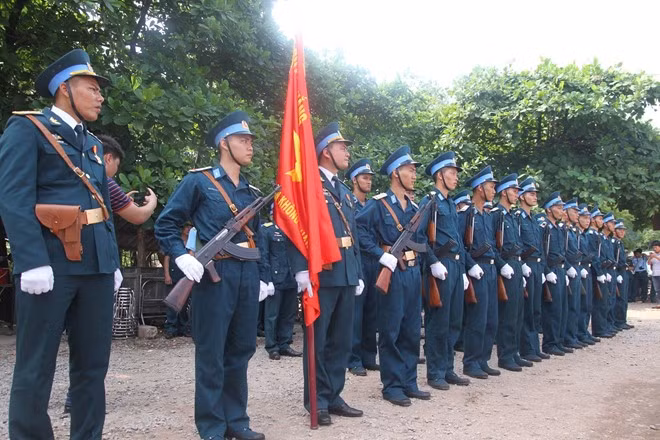 Video: Đẫm nước mắt lễ viếng ở quê nhà phi công Trần Quang Khải ảnh 1