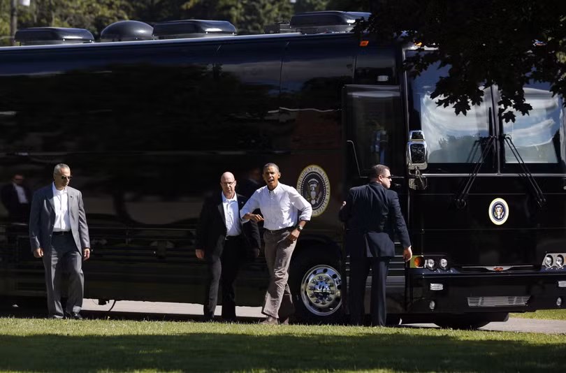 Video: Cận cảnh xe buýt bọc thép của Tổng thống Obama ảnh 3 Video: Cận cảnh xe buýt bọc thép của Tổng thống Obama ảnh 3