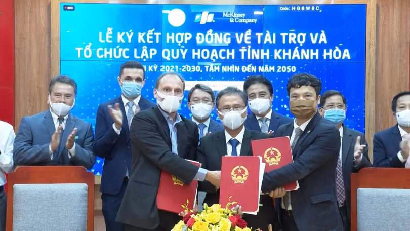 Lễ ký kiết giữa Sở Kế hoạch và Đầu tư Khánh Hòa cùng Công ty McKinsey Việt Nam và FPT nhằm ứng dụng công nghệ để khai thác hiệu quả các tiềm năng.