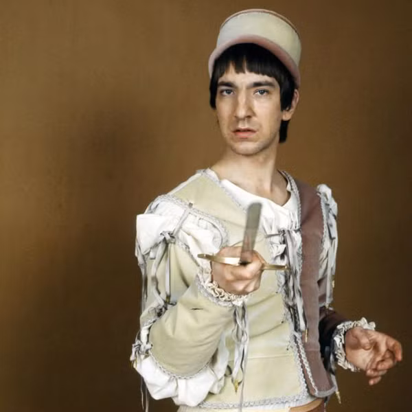 Năm 1978, Alan Rickman có vai diễn đầu tiên trong sự nghiệp, vai Tybalt trong bộ phim truyền hình "Romeo and Juliet". Khi đó, nam diễn viên đã 32 tuổi. Alan đã bỏ nghề thiết kế đồ họa rất thành công để theo đuổi niềm đam mê diễn xuất.
