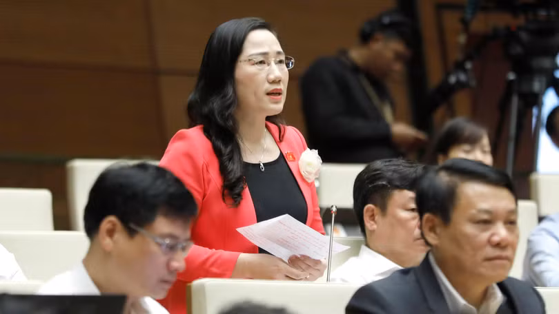 Đại biểu Nguyễn Thị Thủy - Đoàn ĐBQH tỉnh Bắc Kạn - thẳng thắn nêu quan điểm về tình trạng nghỉ việc của nhân viên y tế. Đại biểu Nguyễn Thị Thủy - Đoàn ĐBQH tỉnh Bắc Kạn - thẳng thắn nêu quan điểm về tình trạng nghỉ việc của nhân viên y tế.