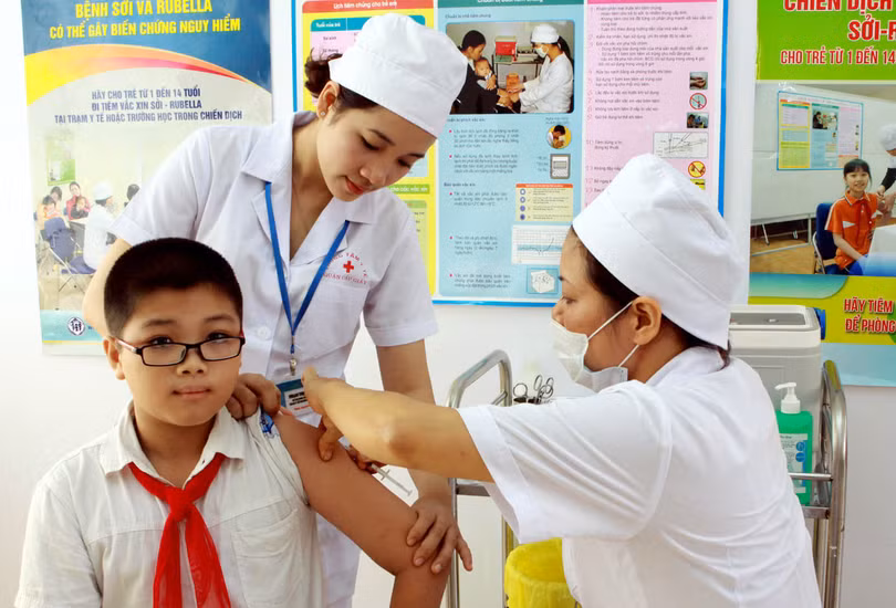 Hệ thống quản lý thông tin tiêm chủng quốc gia hiện đang được triển khai thí điểm tại 5 tỉnh, thành phố và sẽ được nhân rộng trên toàn quốc vào tháng 6/2017.