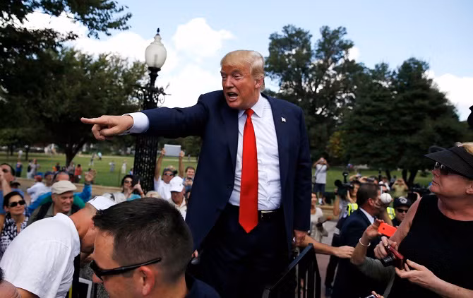 Donald Trump kêu gọi tẩy chay Apple