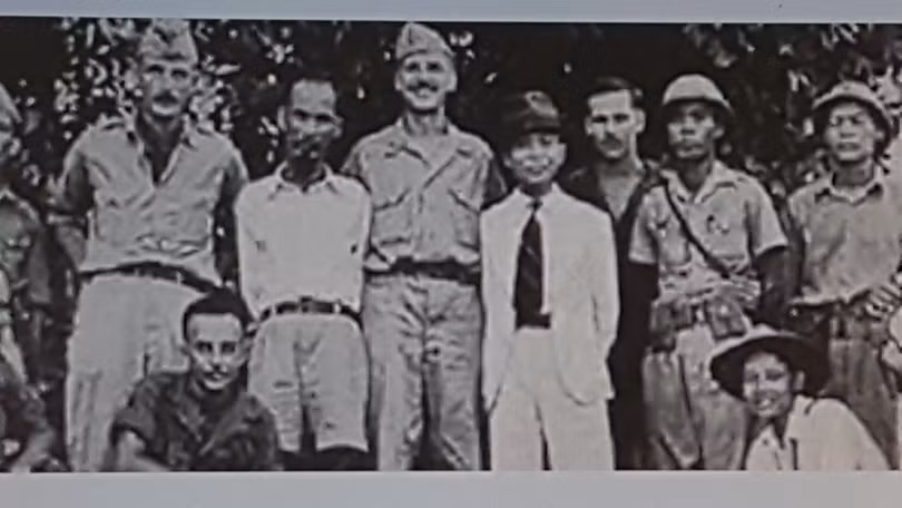 Hồ Chí Minh Võ Nguyên Giáp và A. Patti. Hồ Chí Minh Võ Nguyên Giáp và A. Patti.