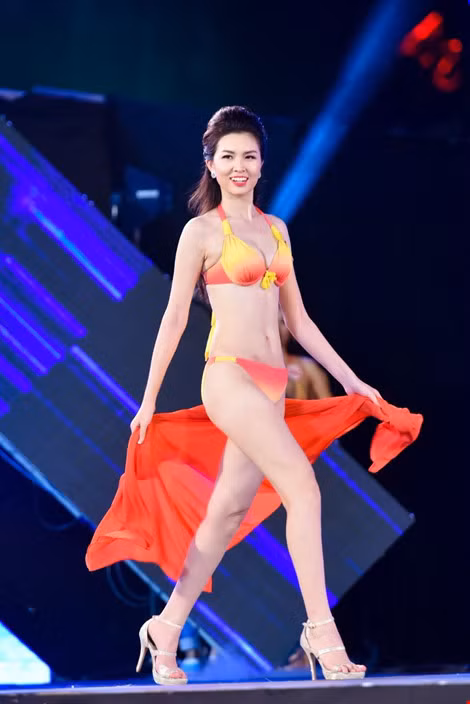 Mãn nhãn màn trình diễn bikini của 18 nhan sắc phía Bắc vào CK HHVN 2016 ảnh 8 Mãn nhãn màn trình diễn bikini của 18 nhan sắc phía Bắc vào CK HHVN 2016 ảnh 8