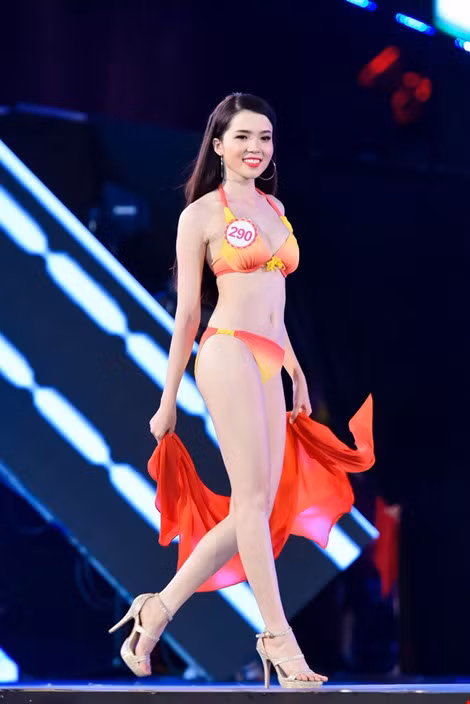 Mãn nhãn màn trình diễn bikini của 18 nhan sắc phía Bắc vào CK HHVN 2016 ảnh 14 Mãn nhãn màn trình diễn bikini của 18 nhan sắc phía Bắc vào CK HHVN 2016 ảnh 14