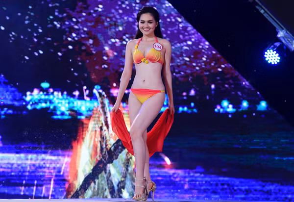 Mãn nhãn màn trình diễn bikini của 18 nhan sắc phía Bắc vào CK HHVN 2016 ảnh 32 Mãn nhãn màn trình diễn bikini của 18 nhan sắc phía Bắc vào CK HHVN 2016 ảnh 32