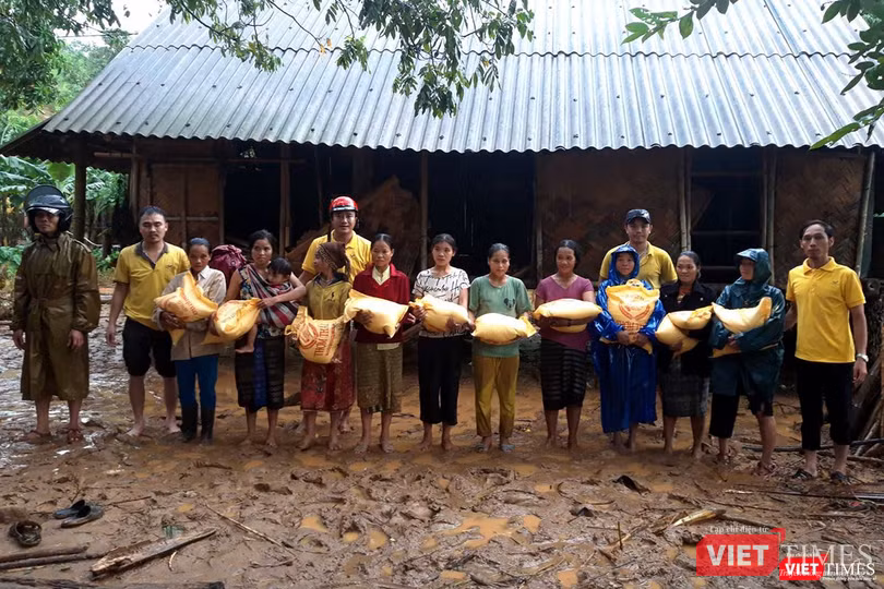 Bưu điện Việt Nam tặng quà cho người dân Quảng Trị. Bưu điện Việt Nam tặng quà cho người dân Quảng Trị.
