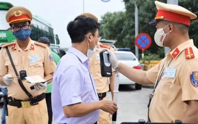 Theo Nghị định 100/2019/NĐ-CP, tất cả các hành vi vi phạm giao thông đến nồng độ cồn đều có thể bị tạm giữ xe, và thời hạn tạm giữ xe tối đa là 7 ngày.