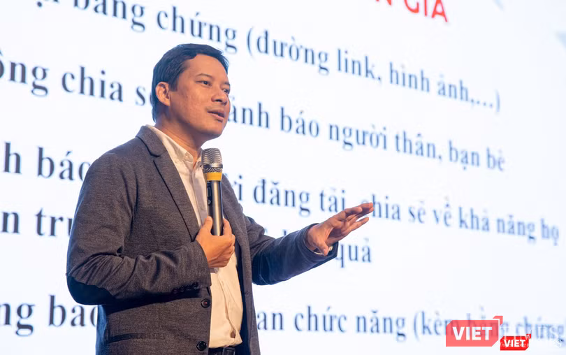 Ông Lê Quang Tự Do - Cục trưởng Cục Phát thanh, Truyền hình và Thông tin điện tử cho biết Facebook là nền tảng xếp hàng đầu về phát tán tin giả. Ông Lê Quang Tự Do - Cục trưởng Cục Phát thanh, Truyền hình và Thông tin điện tử cho biết Facebook là nền tảng xếp hàng đầu về phát tán tin giả.
