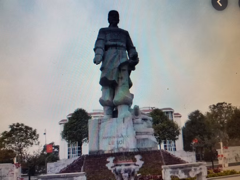 Tượng Lê Lợi.