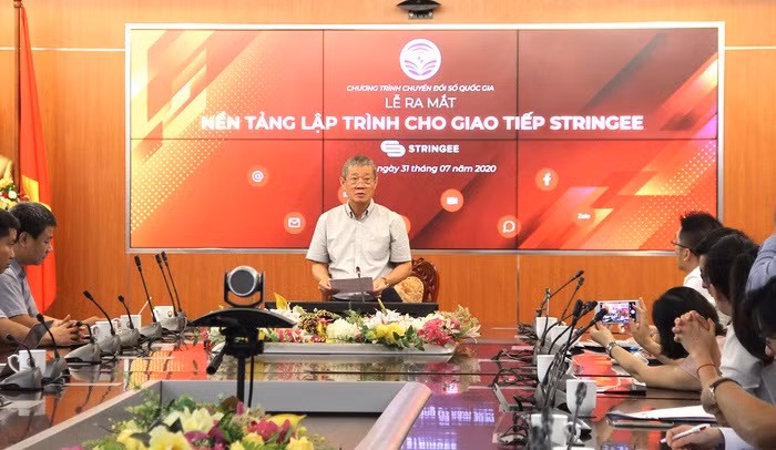 Thứ trưởng Bộ TT&TT Nguyễn Thành Hưng tại lễ ra mắt Nền tảng lập trình cho giao tiếp Stringee.