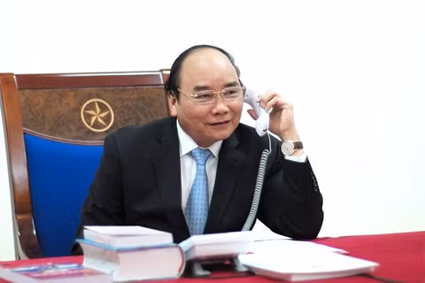 Thủ tướng Chính phủ Nguyễn Xuân Phúc điện đàm với Tổng thống đắc cử Hoa Kỳ Donald Trump, ngày 14/12/2016.