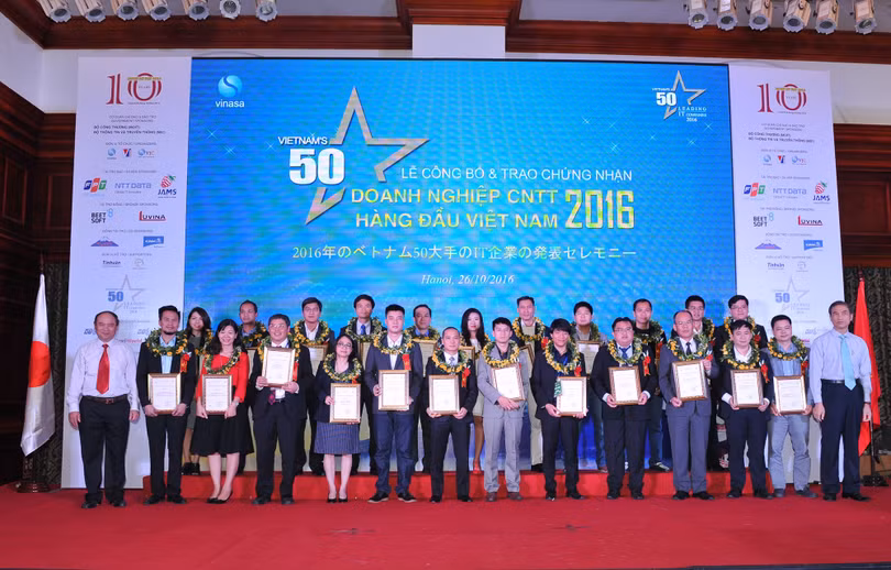 Lễ trao giải 50 Doanh nghiệp CNTT hàng đầu Việt Nam năm 2016.