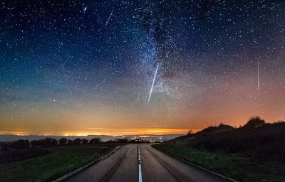 Mưa sao băng Geminids vào năm 2014. Ảnh: BNPS Mưa sao băng Geminids vào năm 2014. Ảnh: BNPS