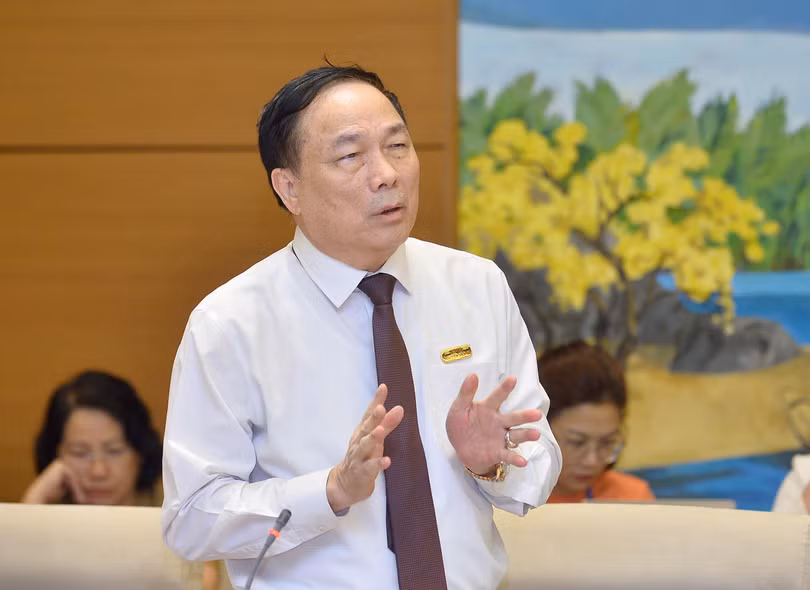GS.TS Nguyễn Văn Đệ - Chủ tịch Hiệp hội Bệnh viện tư nhân đóng góp ý kiến nhằm hoàn thiện quy định về giá dịch vụ khám, chữa bệnh; xã hội hóa y tế; hợp tác công tư trong y tế. GS.TS Nguyễn Văn Đệ - Chủ tịch Hiệp hội Bệnh viện tư nhân đóng góp ý kiến nhằm hoàn thiện quy định về giá dịch vụ khám, chữa bệnh; xã hội hóa y tế; hợp tác công tư trong y tế.