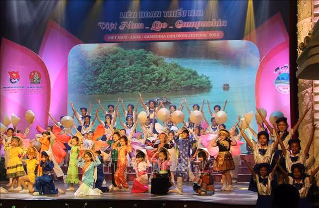 Thường trực Ban Bí thư Võ Văn Thưởng dự chương trình giao lưu văn hóa thiếu nhi 3 nước - Ảnh 2.