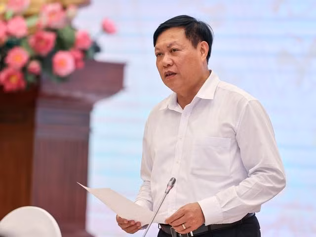 Thứ trưởng Bộ Y tế Đỗ Xuân Tuyên cho biết, Việt Nam là 1 trong 6 nước đứng ở top đầu tốc độ phủ vaccine.