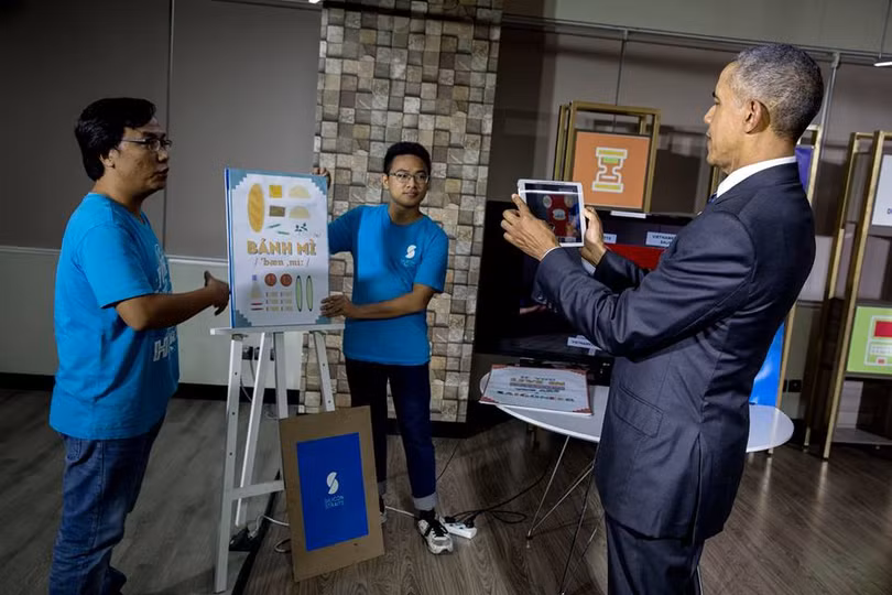 Ảnh Việt Nam đón Obama trang trọng và nồng hậu lên fanpage Nhà Trắng ảnh 14