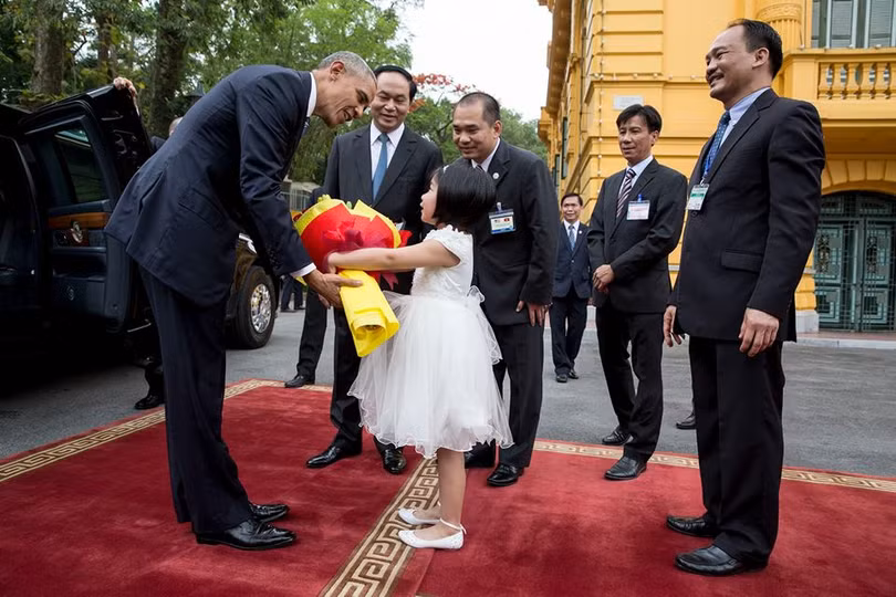 Ảnh Việt Nam đón Obama trang trọng và nồng hậu lên fanpage Nhà Trắng ảnh 3