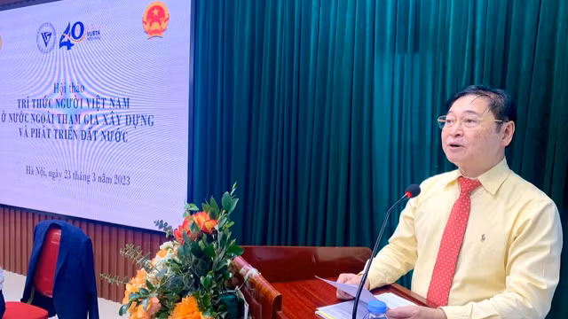 Chủ tịch VUSTA Phan Xuân Dũng cho rằng còn tồn tại nhiều bất cập trong việc trọng dụng cán bộ trí thức kiều bào. Chủ tịch VUSTA Phan Xuân Dũng cho rằng còn tồn tại nhiều bất cập trong việc trọng dụng cán bộ trí thức kiều bào.