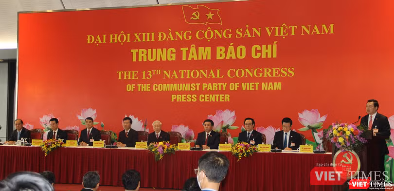 Tổng Bí thư Nguyễn Phú Trọng chủ trì buổi họp báo.