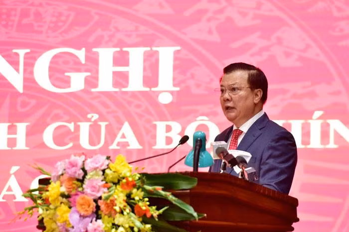 Tân Bí thư Thành ủy Hà Nội Đinh Tiến Dũng phát biểu nhận nhiệm vụ. Ảnh: UBND TP. Hà Nội
