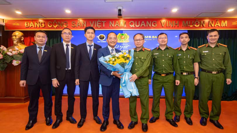 Anh 2 - hop tac trung tam RAR.jpg