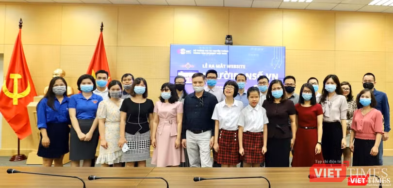 Đại diện Hội người mù Việt Nam, Trường phổ thông cơ sở Nguyễn Đình Chiểu, Nhà xuất bản Thông tin và Truyền thông, Đoàn Thanh niên Bộ Thông tin và Truyền thông, công ty Vbee và đặc biệt là các bạn nhỏ đại diện cho những người khiếm thị trực tiếp trải nghiệm. Đại diện Hội người mù Việt Nam, Trường phổ thông cơ sở Nguyễn Đình Chiểu, Nhà xuất bản Thông tin và Truyền thông, Đoàn Thanh niên Bộ Thông tin và Truyền thông, công ty Vbee và đặc biệt là các bạn nhỏ đại diện cho những người khiếm thị trực tiếp trải nghiệm.