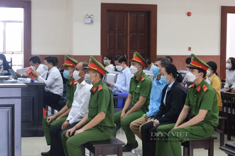 Các bị cáo tại phiên toà sáng nay. Ảnh: Dân Việt Các bị cáo tại phiên toà sáng nay. Ảnh: Dân Việt