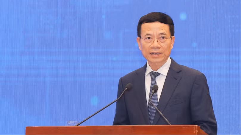 Bộ trưởng Bộ Thông tin và Truyền thông Nguyễn Mạnh Hùng phát biểu tại Vietnam - Asia DX Summit 2024.