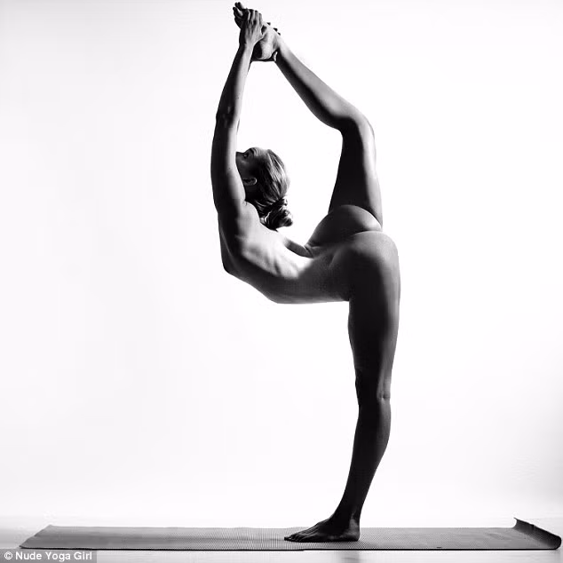 Video: Yoga khoả thân nghệ thuật hút hồn người xem ảnh 5