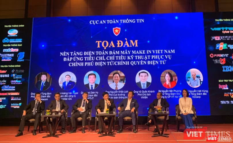 Bà Nguyễn Hiền Phương (ngoài cùng, bên phải) trao đổi cùng các khách mời tham dự phần toạ đàm. Bà Nguyễn Hiền Phương (ngoài cùng, bên phải) trao đổi cùng các khách mời tham dự phần toạ đàm.