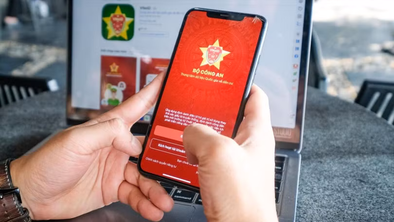Chữ ký số có 2 lớp mã khóa, đảm bảo tính bảo mật và không bị đánh cắp thông tin bởi hacker.