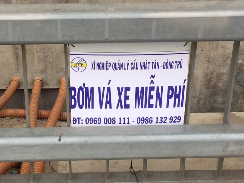 Biển hiệu của "Biệt đội thân tốc"