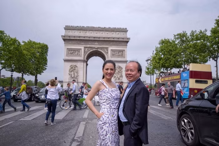 Vợ chồng Thứ trưởng Bộ Tài chính Huỳnh Quang Hải - ca sĩ Đinh Hiền Anh. 