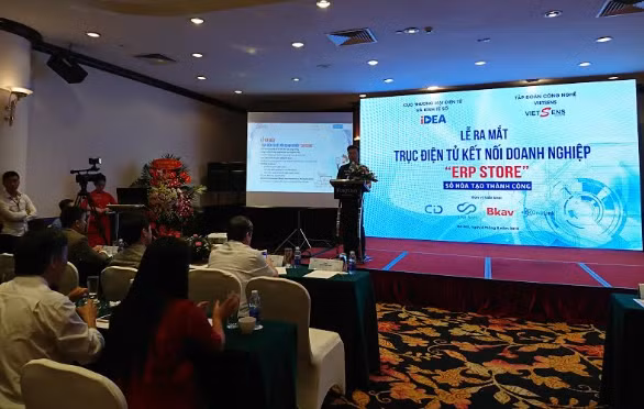 Trục điện tử kết nối doanh nghiệp ERP Store vừa ra mắt ngày 8/8/2018 tại Hà Nội. Trục điện tử kết nối doanh nghiệp ERP Store vừa ra mắt ngày 8/8/2018 tại Hà Nội.