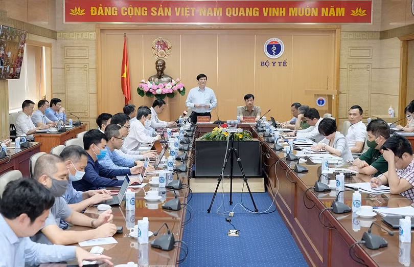 Bộ trưởng Nguyễn Thành Long phát biểu tại buổi họp 