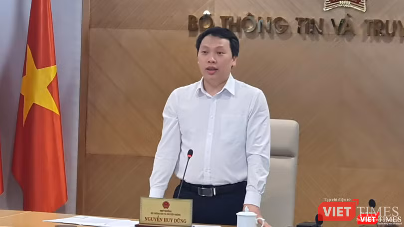 Thứ trưởng Bộ Thông tin và Truyền thông Nguyễn Huy Dũng. Thứ trưởng Bộ Thông tin và Truyền thông Nguyễn Huy Dũng.