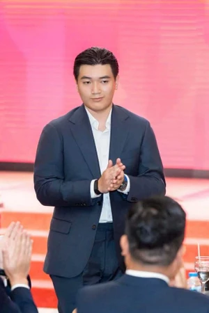 Chân dung con trai "trẻ tuổi tài cao" của bầu Thuỵ