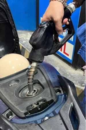 Giá xăng tăng hơn 2.000 đồng một lít