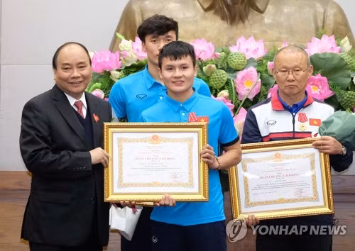 Quốc tế “choáng” với màn chào mừng U-23 Việt Nam vinh quy ảnh 2